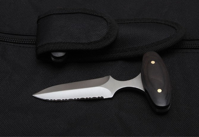 Guardian serrated knuckle duster