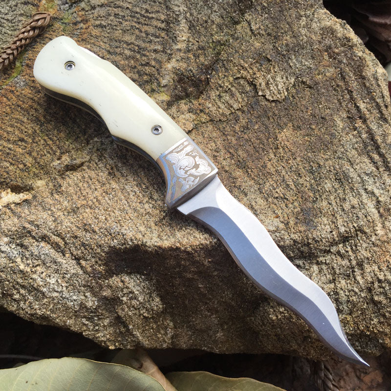 Bone-imitated serpentine hand stiletto