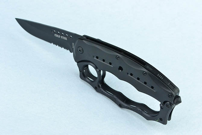 Knuckle guard quick-opening folding knife