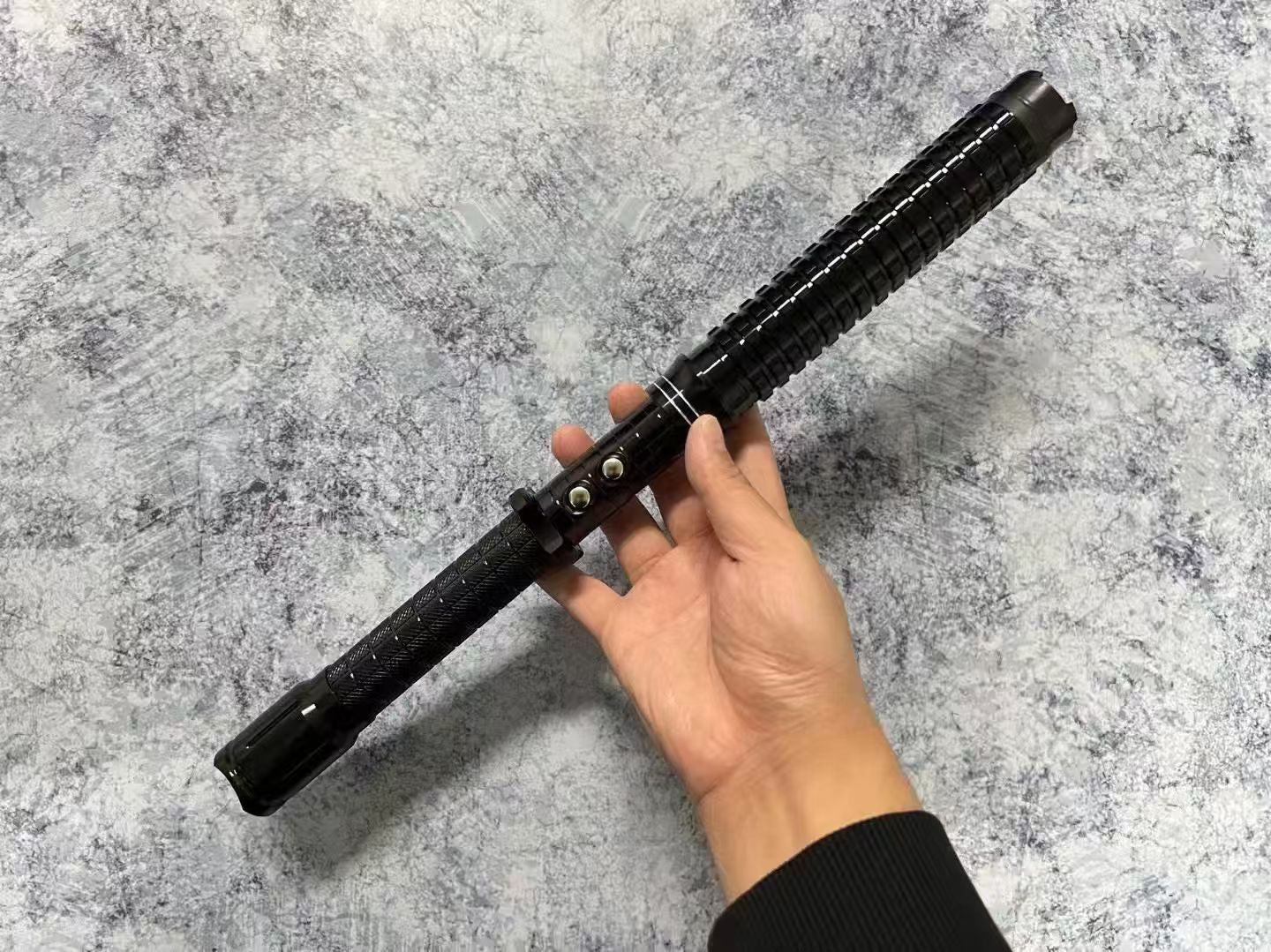 High-voltage stun gun