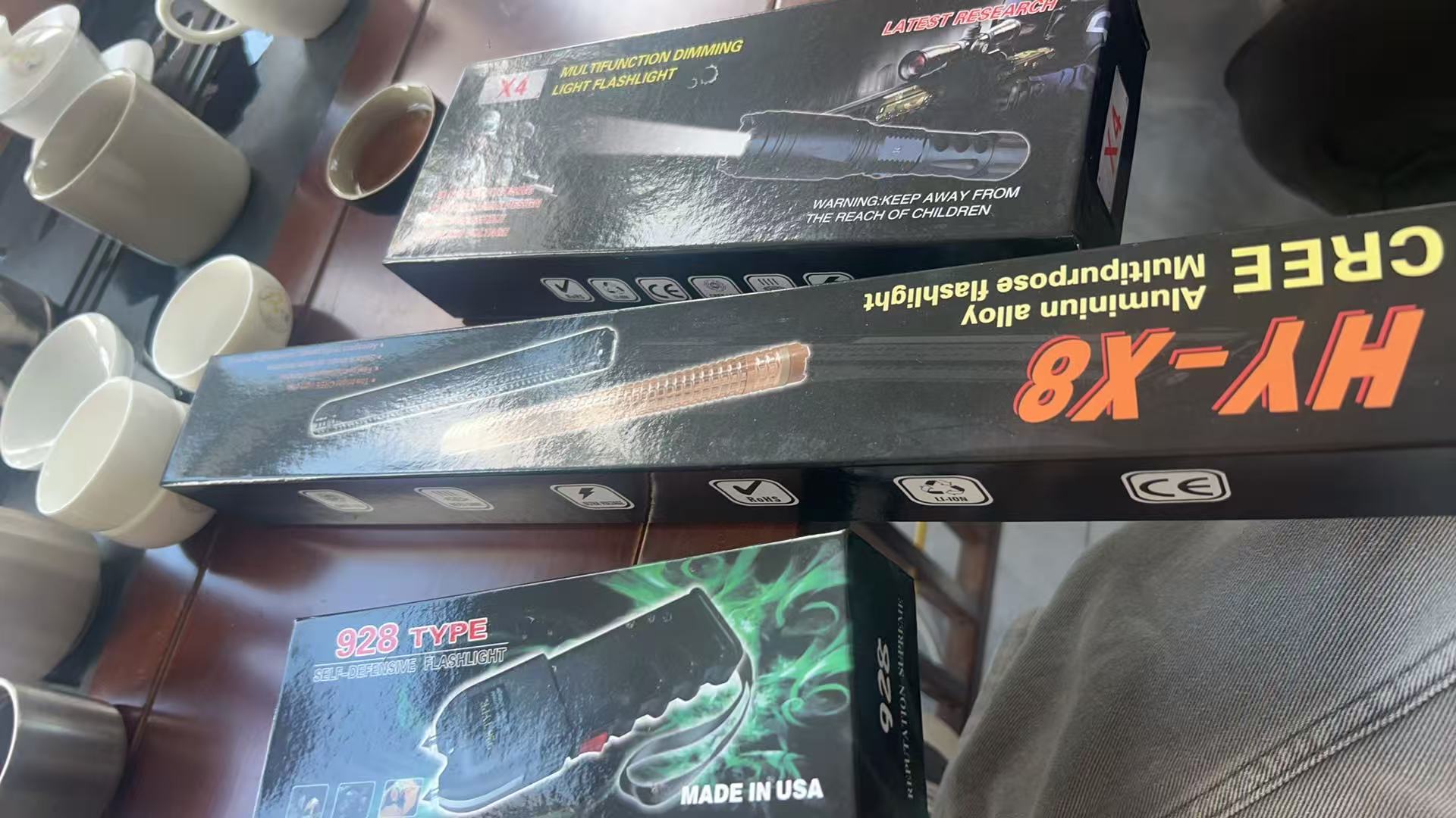 X8 Black Classic model, high-intensity flashing light Heavy stun gun