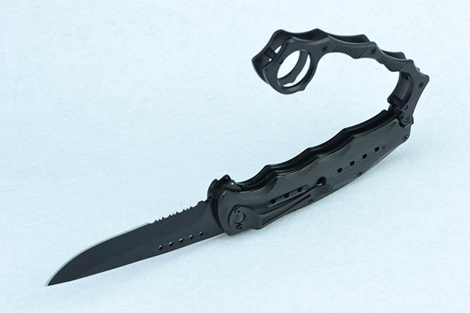 Knuckle guard quick-opening folding knife