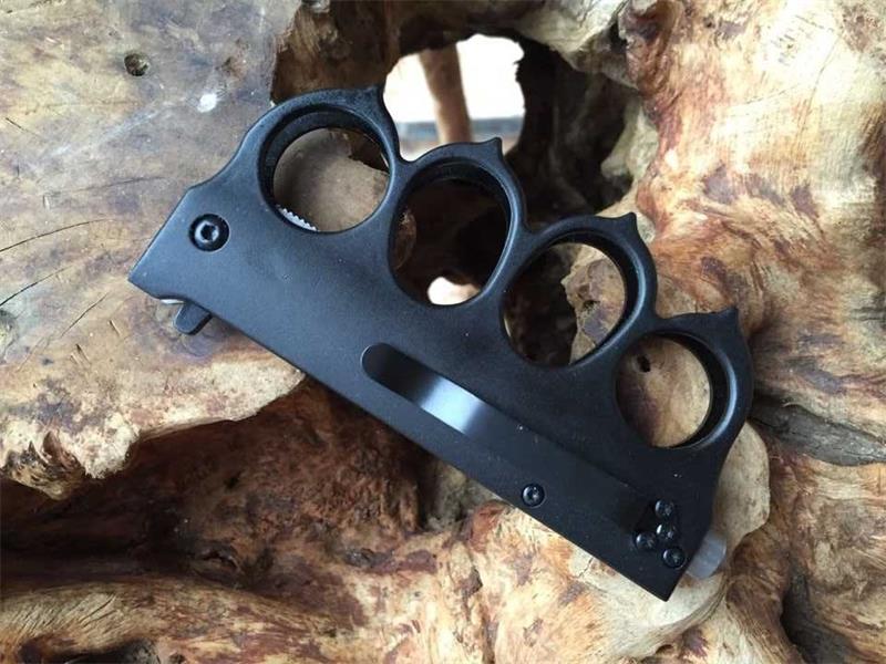Knuckle guard defensive folding knife